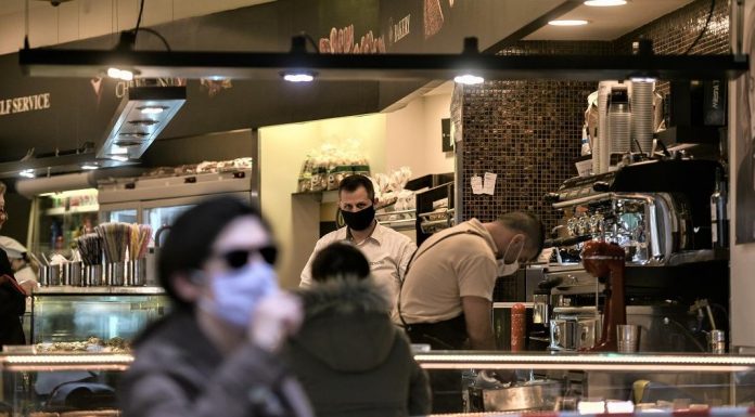 Νέα μέτρα αλλά και πρόστιμα από σήμερα για take away