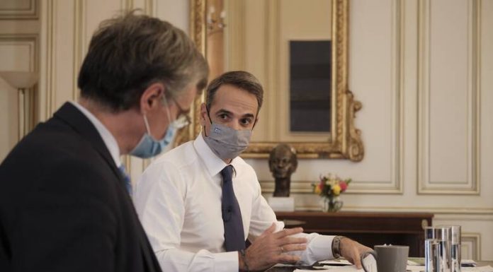 Καμπανάκι για τον εφησυχασμό από Κυριάκο Μητσοτάκη και Σωτήρη Τσιόδρα – Ανησυχία για τα μεταλλαγμένα στελέχη