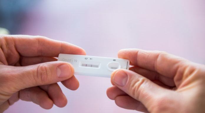 Self tests: Πότε θα μπορούν να τα προμηθευτούν δημόσιοι και ιδιωτικοί υπάλληλοι