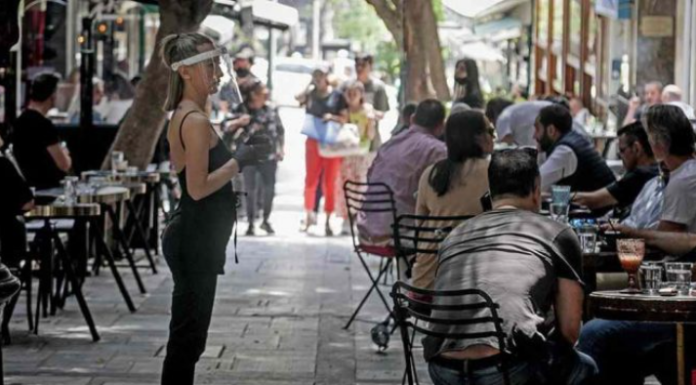 Ανοιχτό το ενδεχόμενο υποχρεωτικού εμβολιασμού των εργαζομένων στην εστίαση