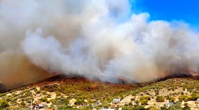 Μεγάλη φωτιά σε εξέλιξη στην Κερατέα
