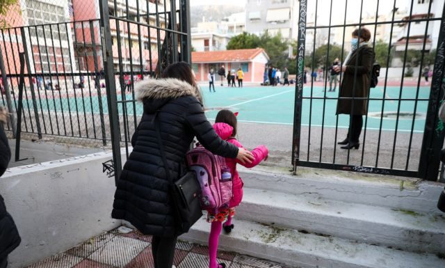 Νομοθετική ρύθμιση για την άδεια ειδικού σκοπού για γονείς μαθητών που νοσούν από κορονοϊό