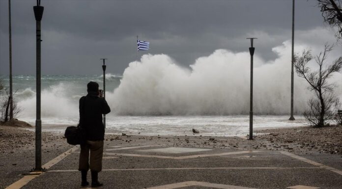 Έκτακτο δελτίο επιδείνωσης του καιρού: Πού θα χτυπήσει – Τι θα συμβεί στην Αττική