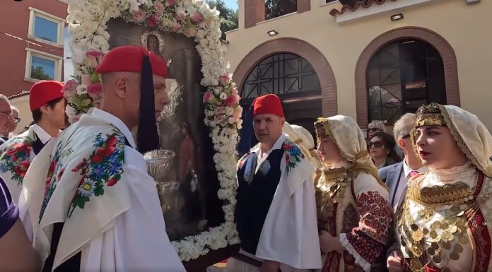 Ο λαμπρός εορτασμός της Ζωοδόχου Πηγής στις Αχαρνές και ο χορός των Γριζοφόρων στην πλατεία του Αγίου Βλασίου Περιφορά εικόνας Ζωοδόχου Πηγής δήμου Αχαρνών