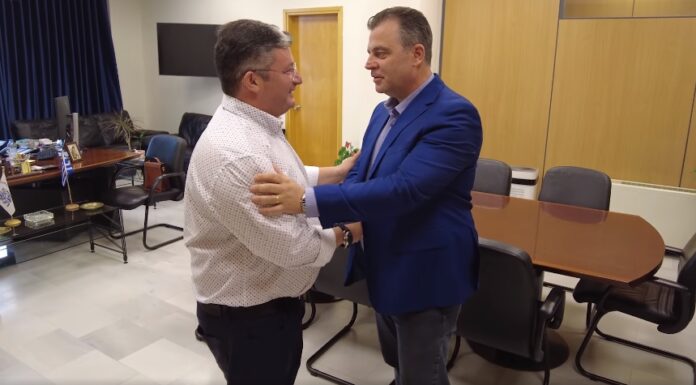 Επίσκεψη του υποψήφιου περιφερειακού συμβούλου Δημήτρη Δαμάσκου στον δήμαρχο Αχαρνών Σπύρο Βρεττό