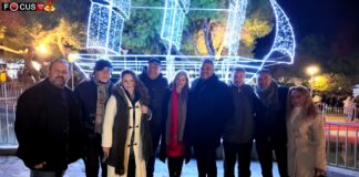 Θρακομακεδόνες: Έναρξη των Χριστουγεννιάτικων εκδηλώσεων με το άναμμα του πατροπαράδοτου Καραβιού Δήμος Αχαρνών Χριστουγεννιάτικο δέντρο Θρακομακεδόνες