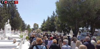 Συγκίνηση στην πρώτη περιφορά του Επιταφίου στο 2ο Κοιμητήριο Αχαρνών Δήμος Αχαρνών περιφορά
