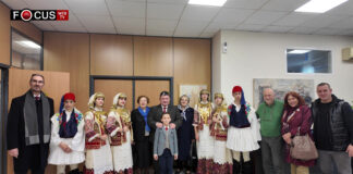 Κάλαντα και στον δήμαρχο Αχαρνών από συλλόγους της πόλης Χριστουγεννιάτικα κάλαντα στον Δήμο Αχαρνών