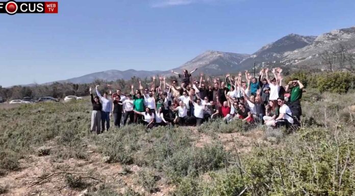 Μια Κυριακή αγάπης για το περιβάλλον στις Αχαρνές από το “Όλοι Μαζί Μπορούμε” σε συνεργασία με τον δήμο Αχαρνών Δενδροφύτευση Βαρυμπόμπη focus Όλοι Μαζί Μπορούμε