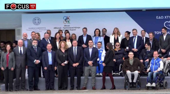 Σπουδαία ημέρα για τον δήμο Αχαρνών και τον αθλητισμό καθώς πραγματοποιήθηκαν τα εγκαίνια του Ολυμπιακού κολυμβητηρίου στο Ολυμπιακό Χωριό Παρουσία του πρωθυπουργού Κυριάκου Μητσοτάκη , υπουργών ,του δημάρχου Αχαρνών Σπύρου Βρεττού και της δημοτικής αρχής και πλήθος κόσμου πραγματοποιήθηκαν τα εγκαίνια επαναλειτουργίας της πισίνας του Ολυμπιακού κολυμβητηρίου στο Ολυμπιακό χωριού focus Δήμος Αχαρνών