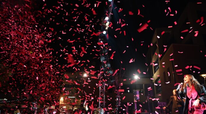 Οι Αχαρνές μπήκαν και επίσημα στο κλίμα των Χριστουγέννων!!! Χριστούγεννα στις Αχαρνές