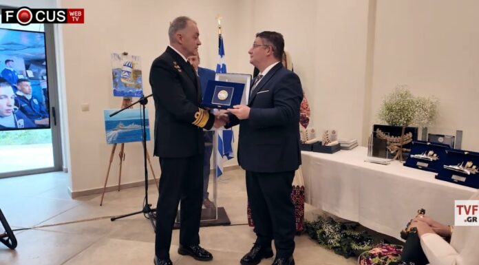 Το “ευχαριστώ” των Αχαρνών στον Αρχηγό του Γενικού Επιτελείου Ναυτικού Δημήτριο–Ελευθέριο Κατάρα Βράβευση του Αρχηγού του Γενικού Επιτελειου Ναυτικού Δημήτριο–Ελευθέριο Κατάρα