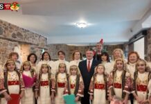 Γιορτινή επίσκεψη με κάλαντα και ευχές από συλλόγους και σχολεία στον δήμαρχο Αχαρνών Κάλαντα στον δήμαρχο Αχαρνών