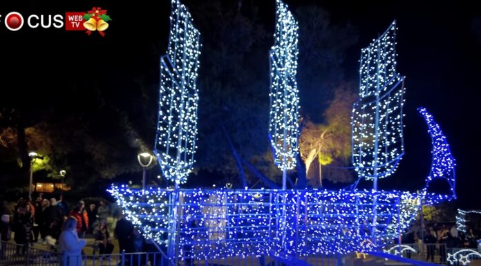 Η πλατεία Θρακομακεδόνων φόρεσε τα γιορτινά της σε μια όμορφη Χριστουγεννιάτικη βραδιά!! Χριστούγεννα στους Θρακομακεδόνες